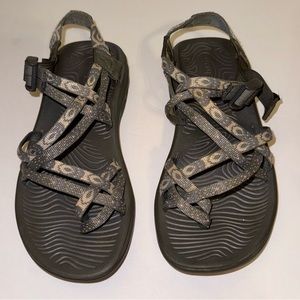 Chaco Women’s 8 Grey Tan Lizard Sandals Shoes